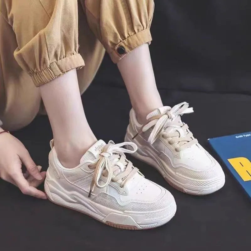 Women's low-top rubber sole sneakers in pink and white with height increase function