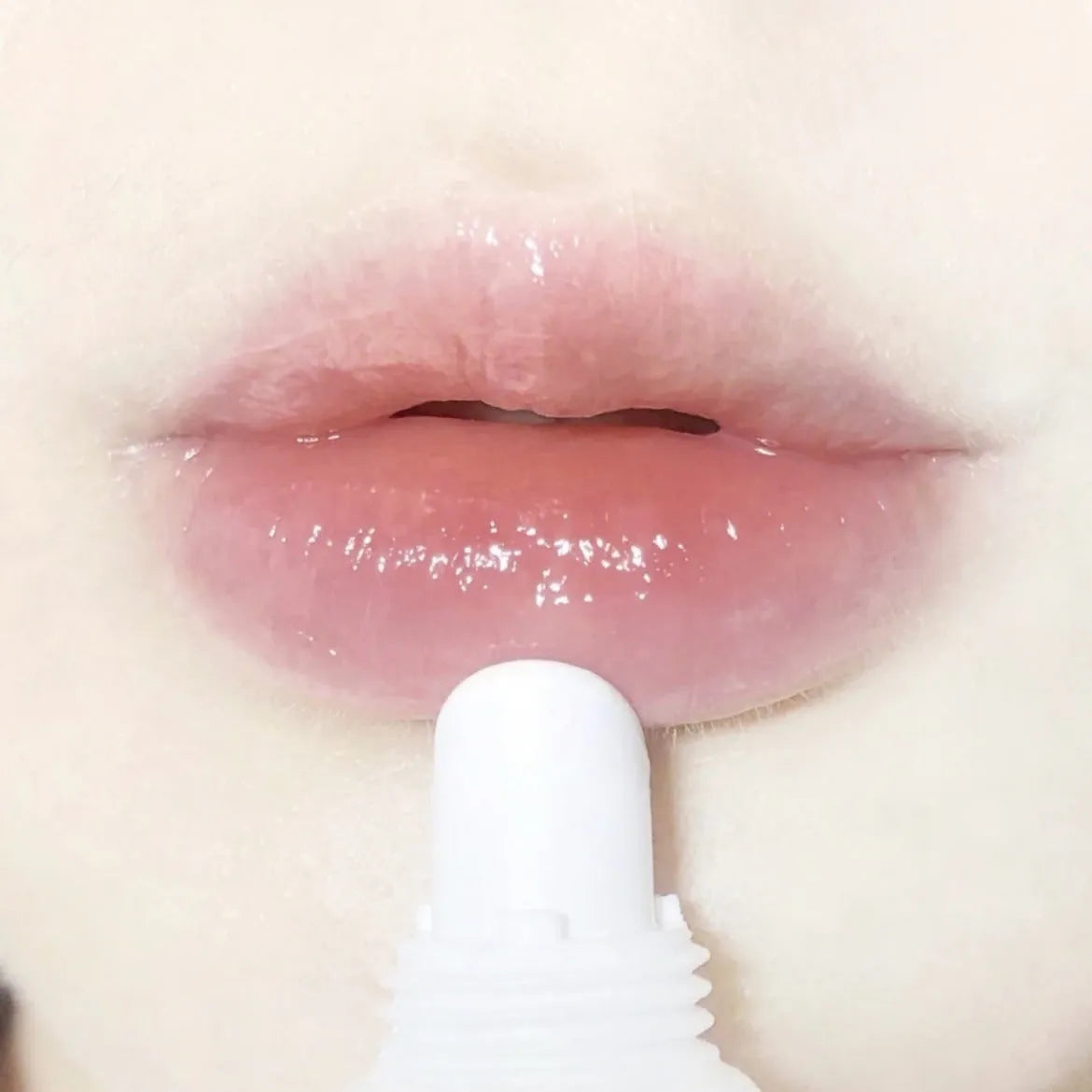 Moisturising honey lip gloss base with transparent custard and jelly options for universal skin type