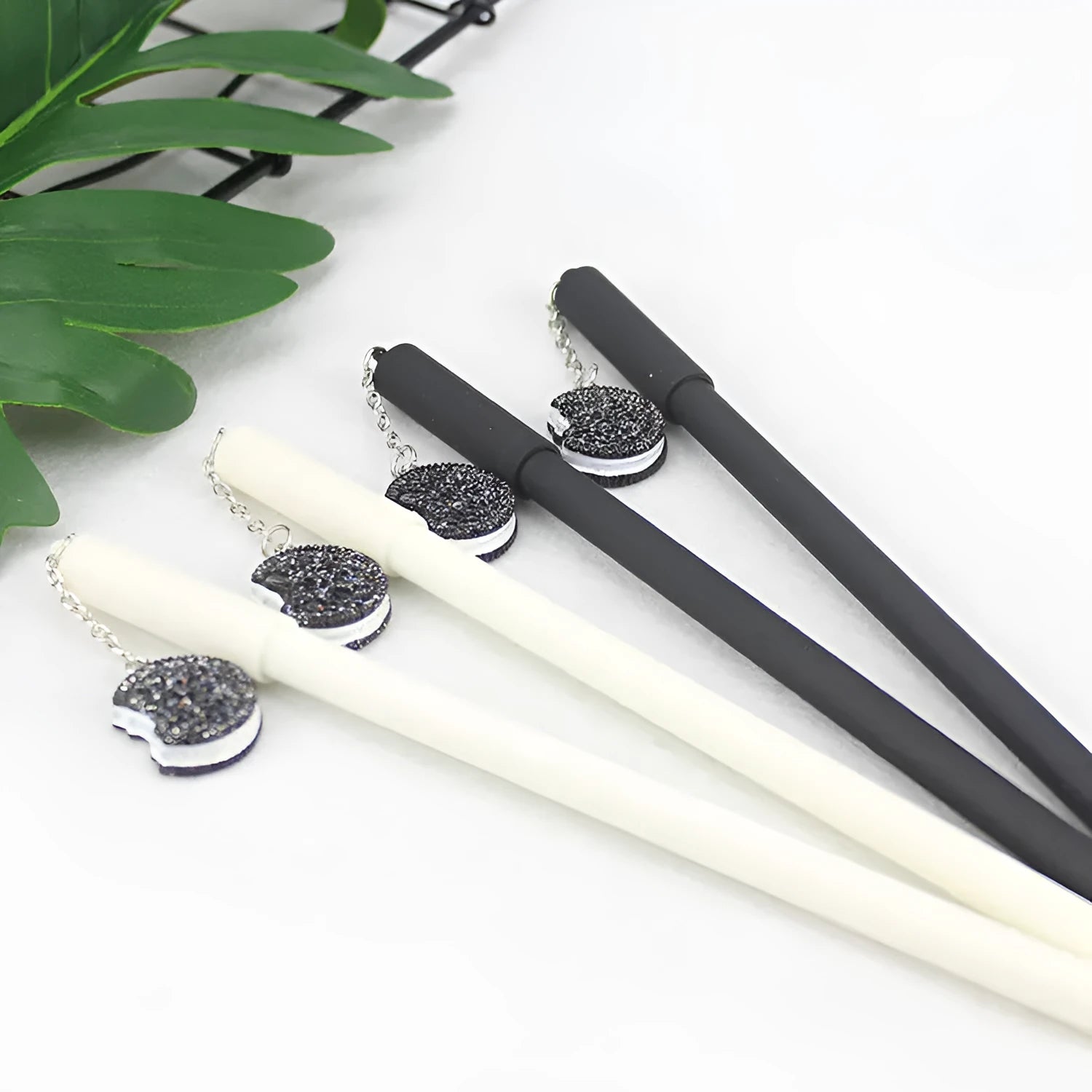 Pendant gel pen with 0.5mm tip, Cookies series design, black and white colours, plastic case 17.2cm