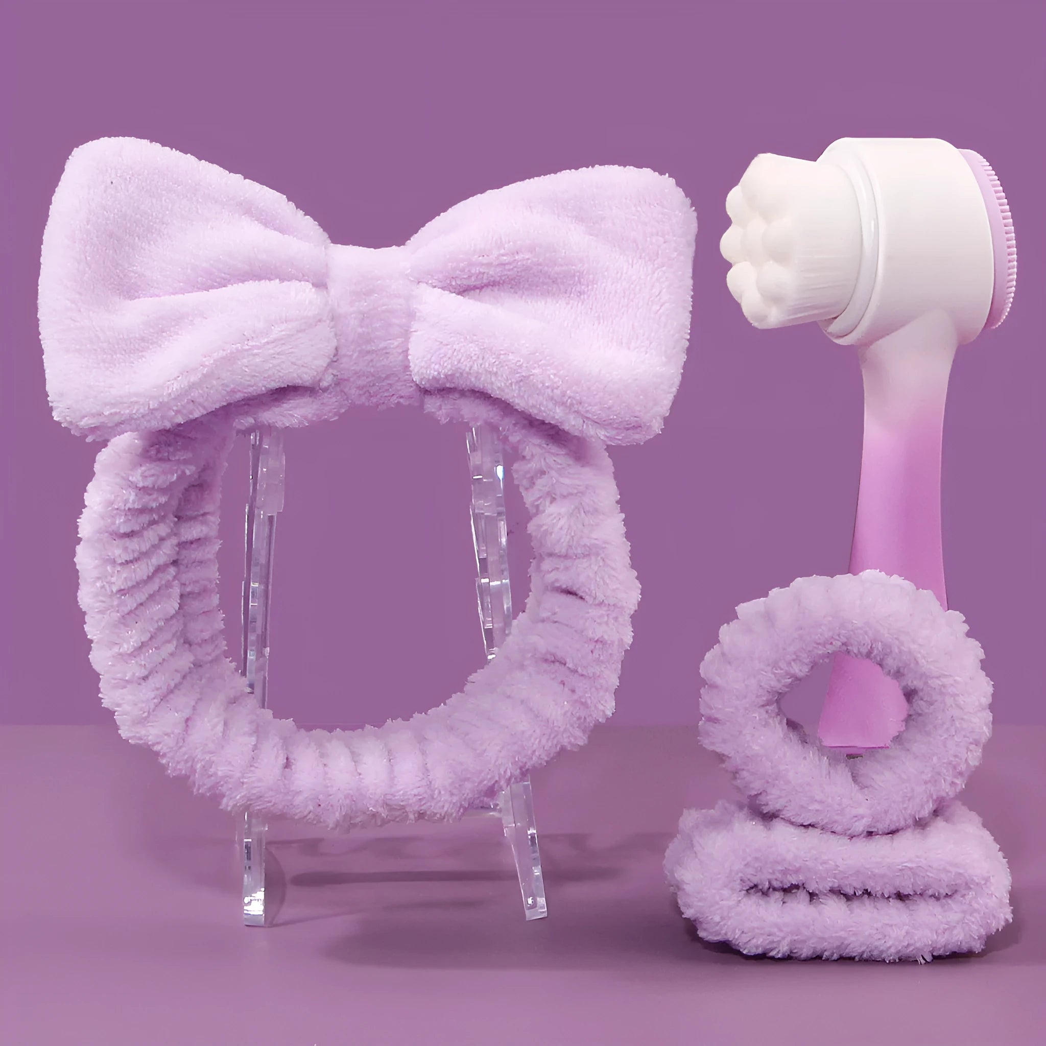 Facial brush set with coral fleece hair band and plastic handle in multiple colour options