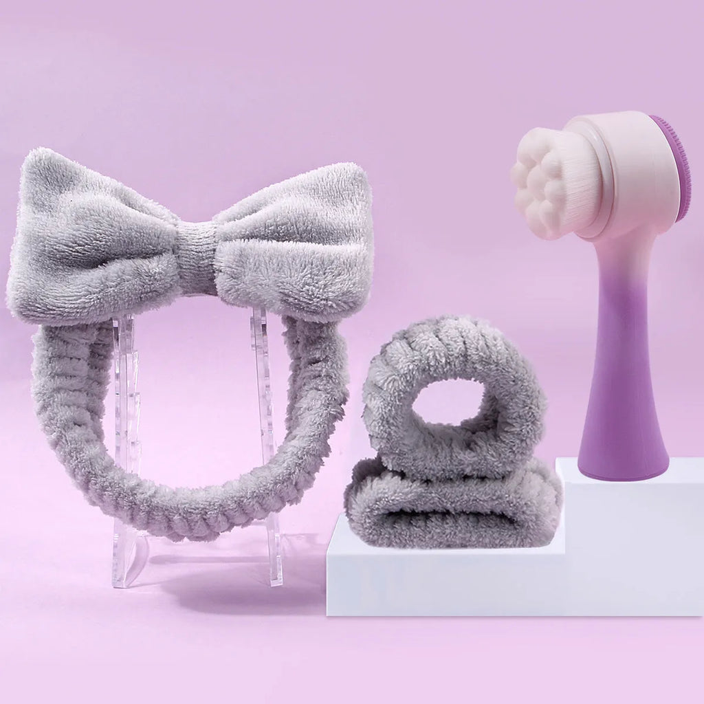 Facial brush set with coral fleece hair band and plastic handle in multiple colour options