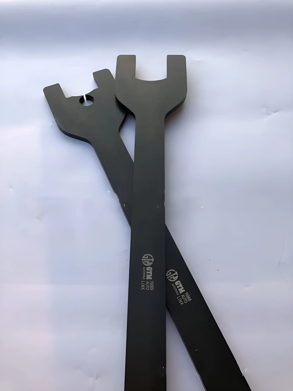 Land Rover fan wrench set with 36mm and 40mm alloy steel spanners on a workbench