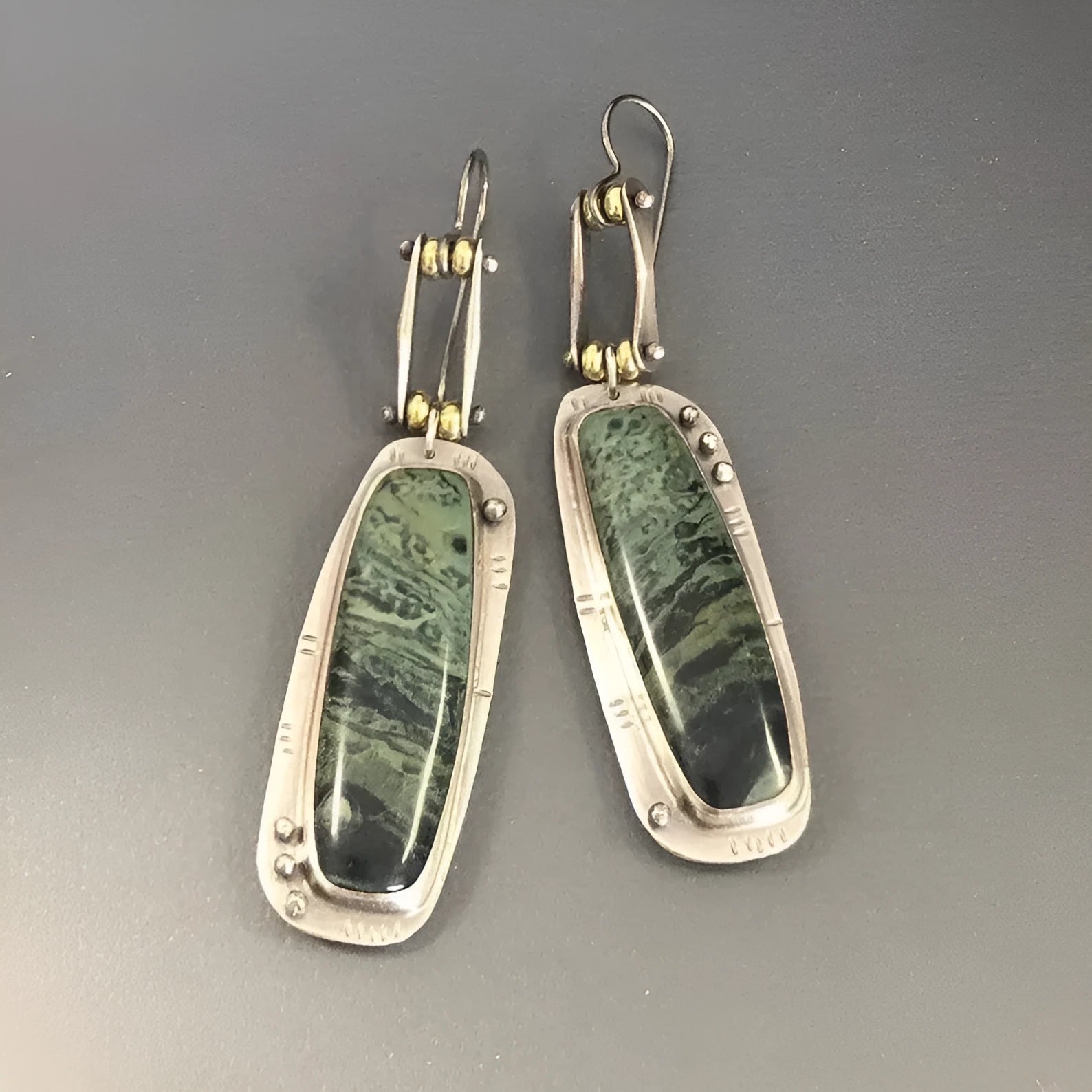 Two-tone geometric marble pattern alloy earrings with simple modern design