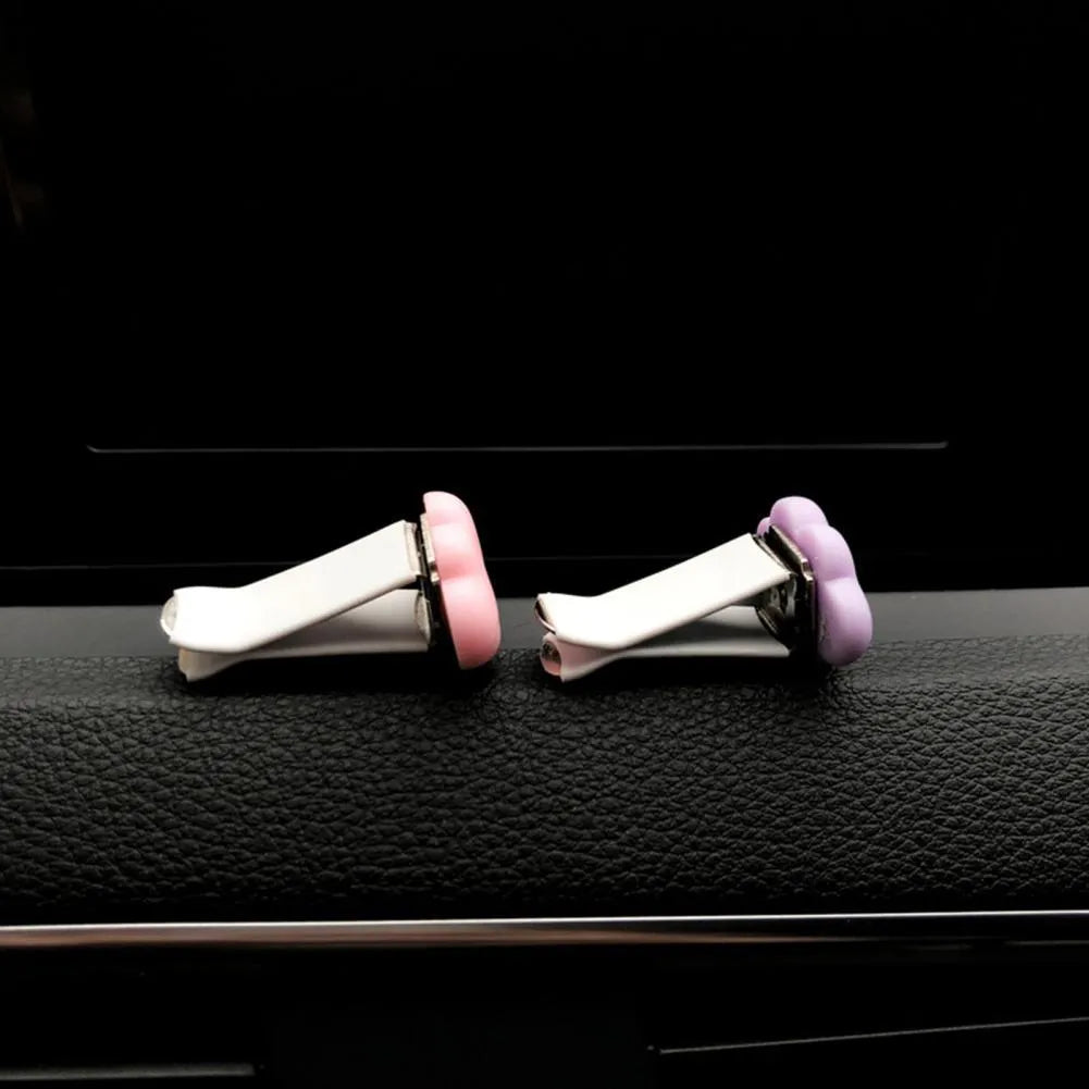 Resin Baiyun cartoon car air vent fragrance clip in pastel colours