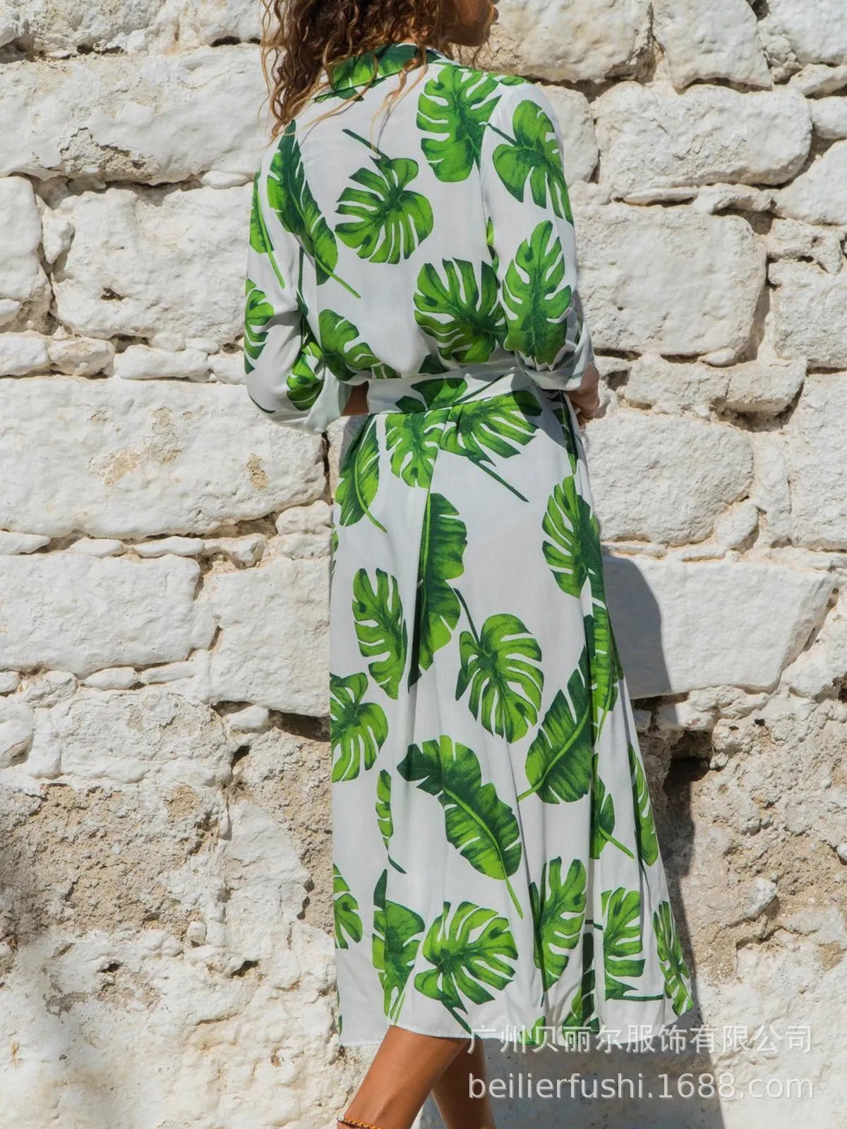 Vintage-style women's chiffon dress with V-neck collar and high waist A-line skirt