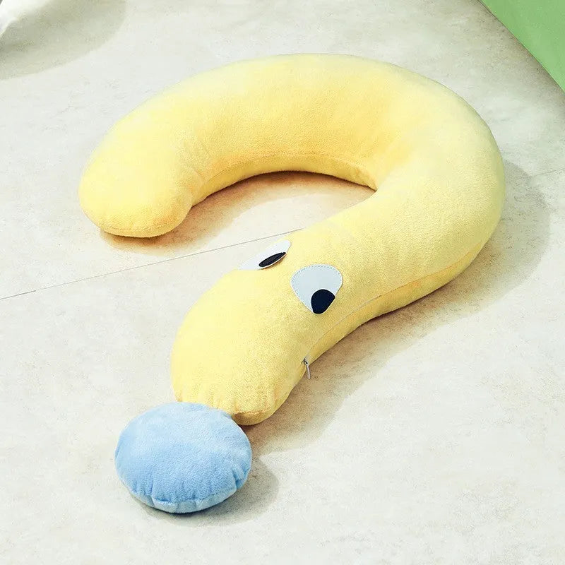 Blue or yellow rectangular pet pillow measuring 62 cm by 39 cm for small dogs and cats.