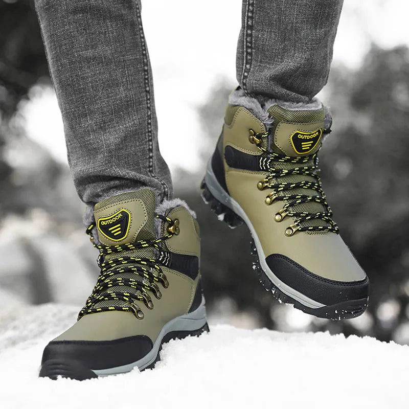 Men's winter snow boots with plush lining and lace-up closure in grey plus colour