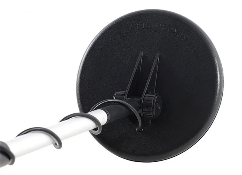 Underground metal detector for beginners with 1 metre range and audible alarm on grass