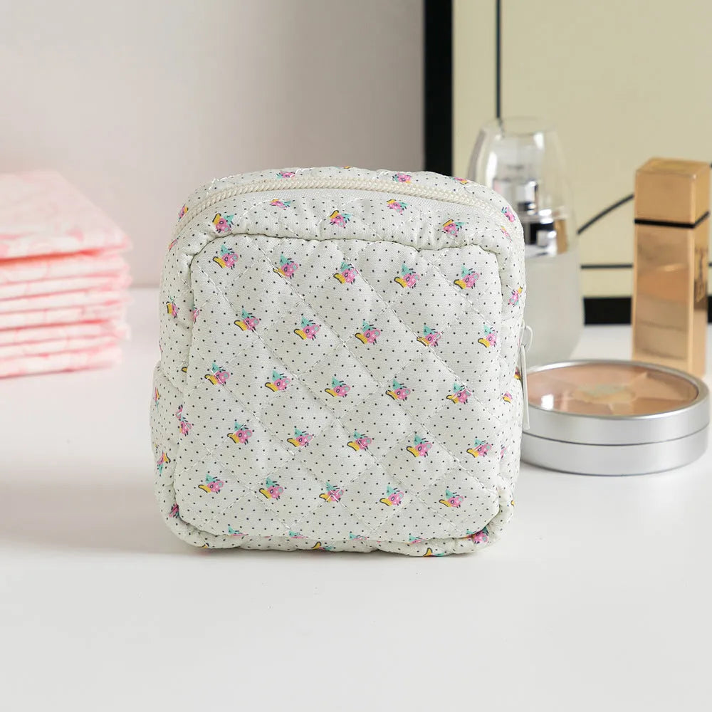 Cute Change women's polyester key storage bag in a floral pattern with sewing thread detail.