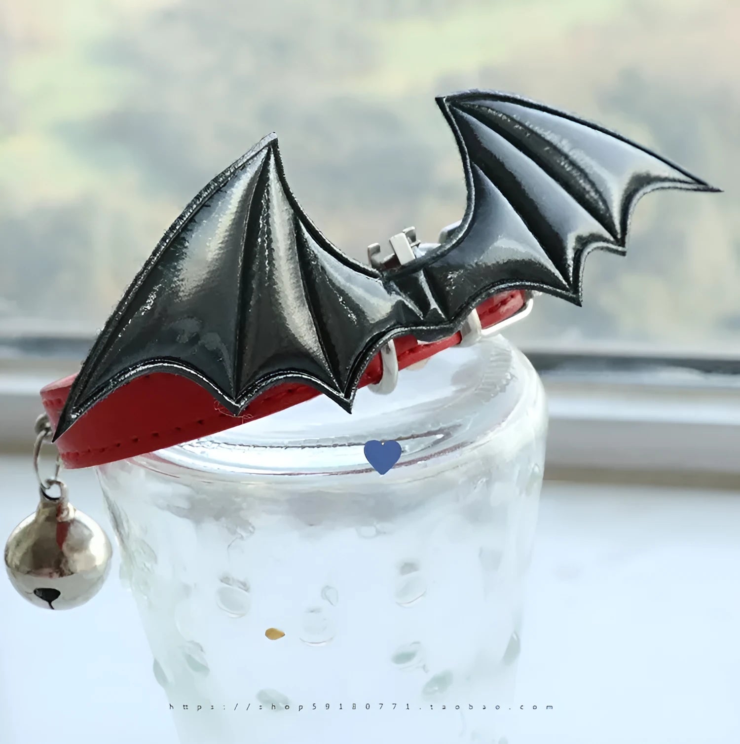 Dog collar with small devil wings design in patent leather satin material
