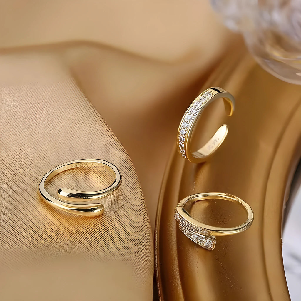 Geometric gold plated toe ring with rhinestone design on an alloy band.