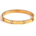 Stainless steel women's bracelet with a micro-inlaid peach heart in green or white diamond colour.