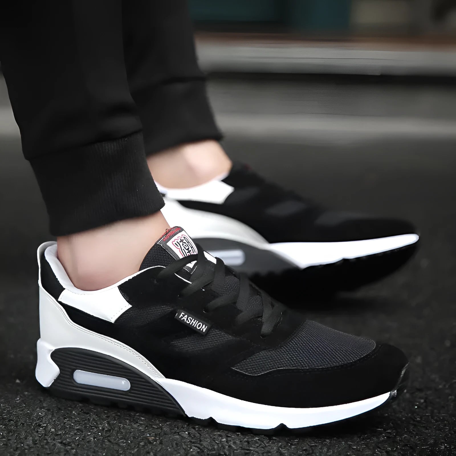 Men's thick-soled cushioned running shoes with breathable colourblock upper and rubber sole