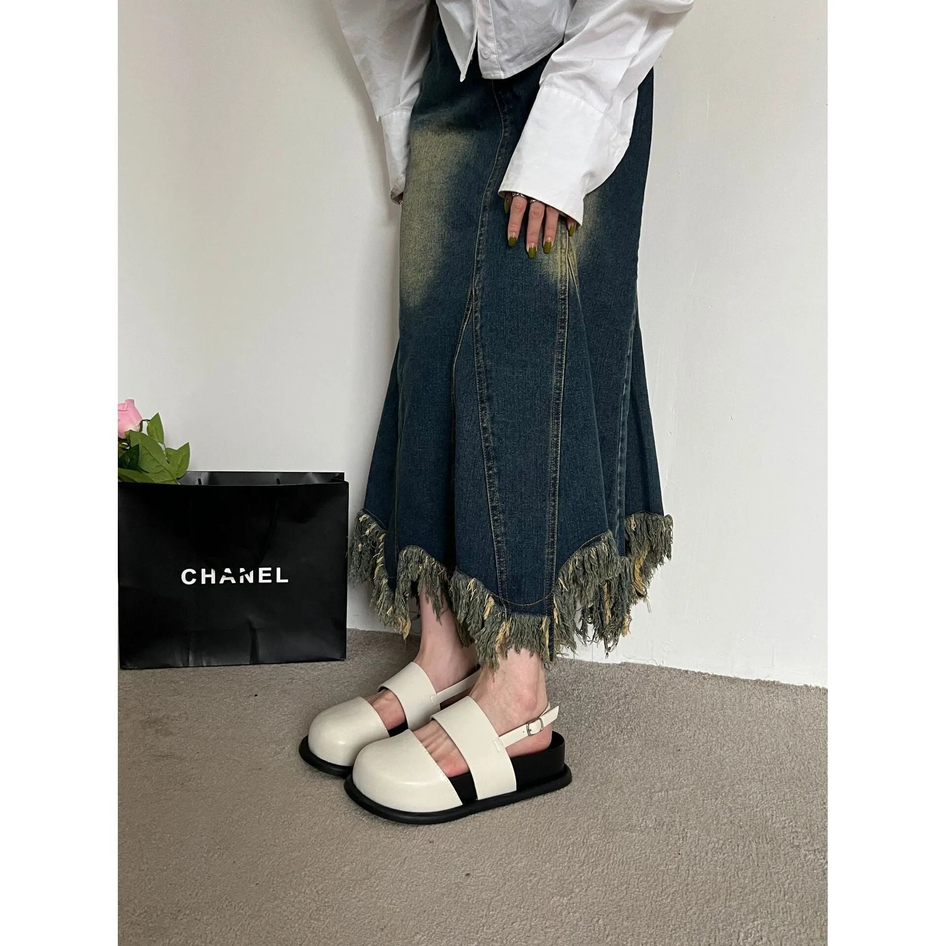 Korean retro sandals with closed toe design and adjustable ankle strap buckle