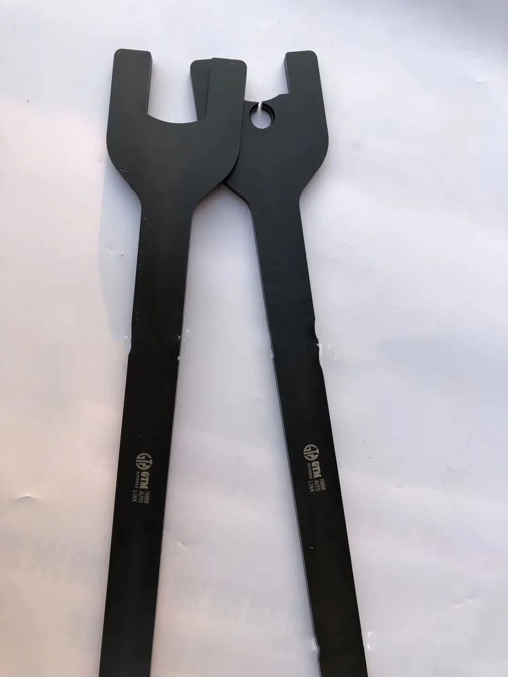 Land Rover fan wrench set with 36mm and 40mm alloy steel spanners on a workbench