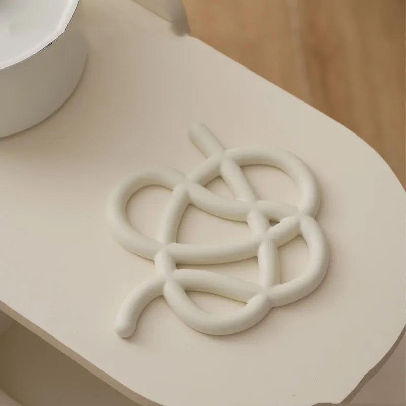 Ceramic heat-resistant pot mat in irregular shape with non-slip silicone pads