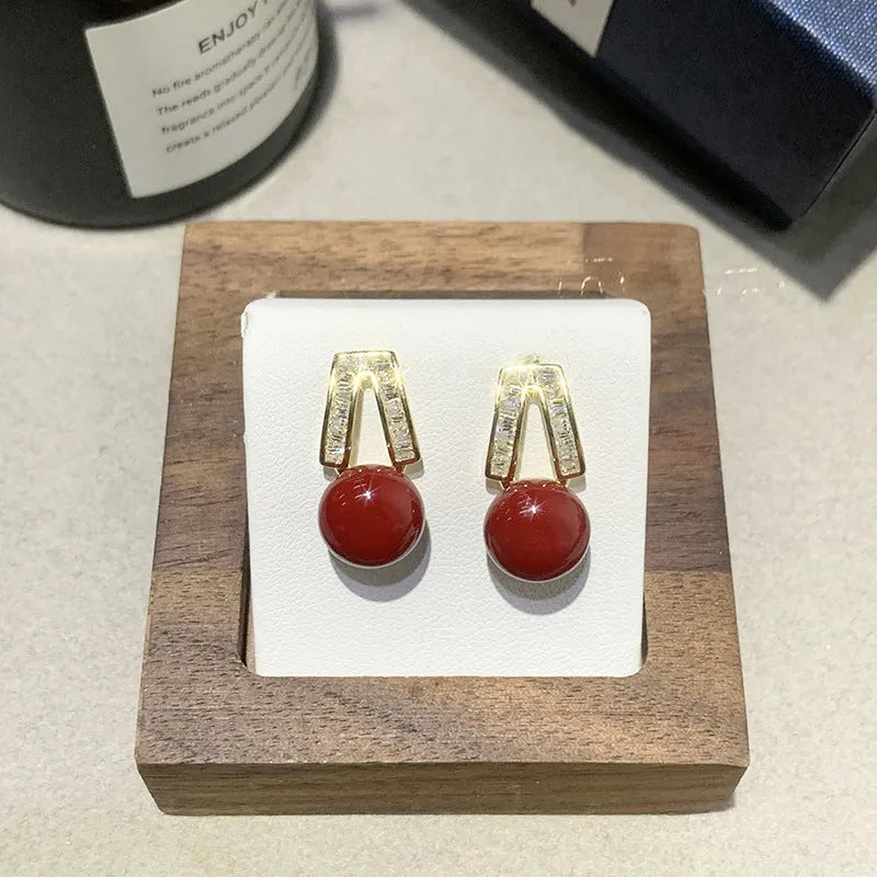 Set of three French retro minimalist faux pearl clip-on earrings in gold and silver tones