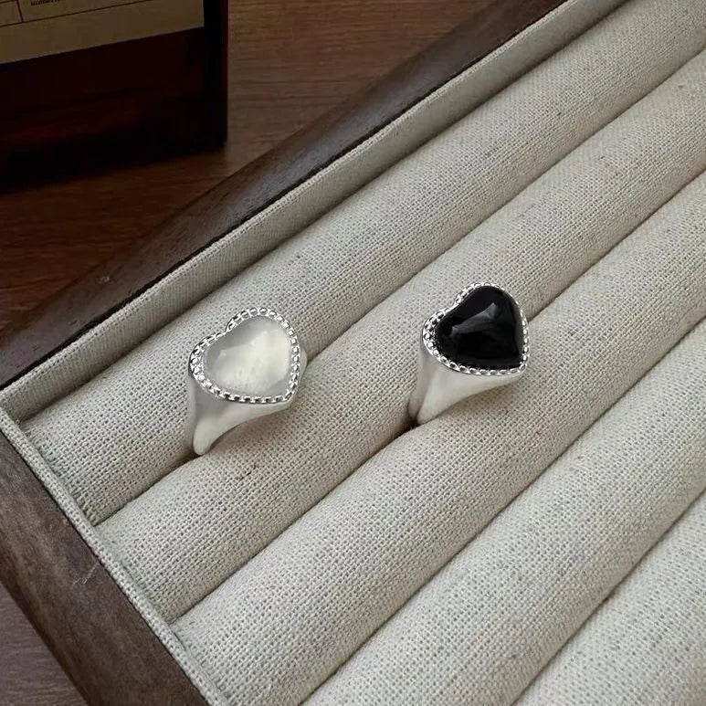 S925 sterling silver heart agate ring with adjustable open-mouth design in black colour