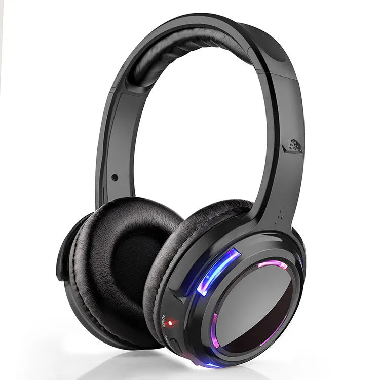 Black silent disco wireless headphones with 40mm drivers and 3.5mm plug for party use