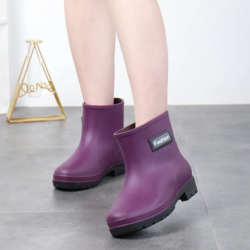 Women's mid-calf PVC rain boots in black colour with low heel