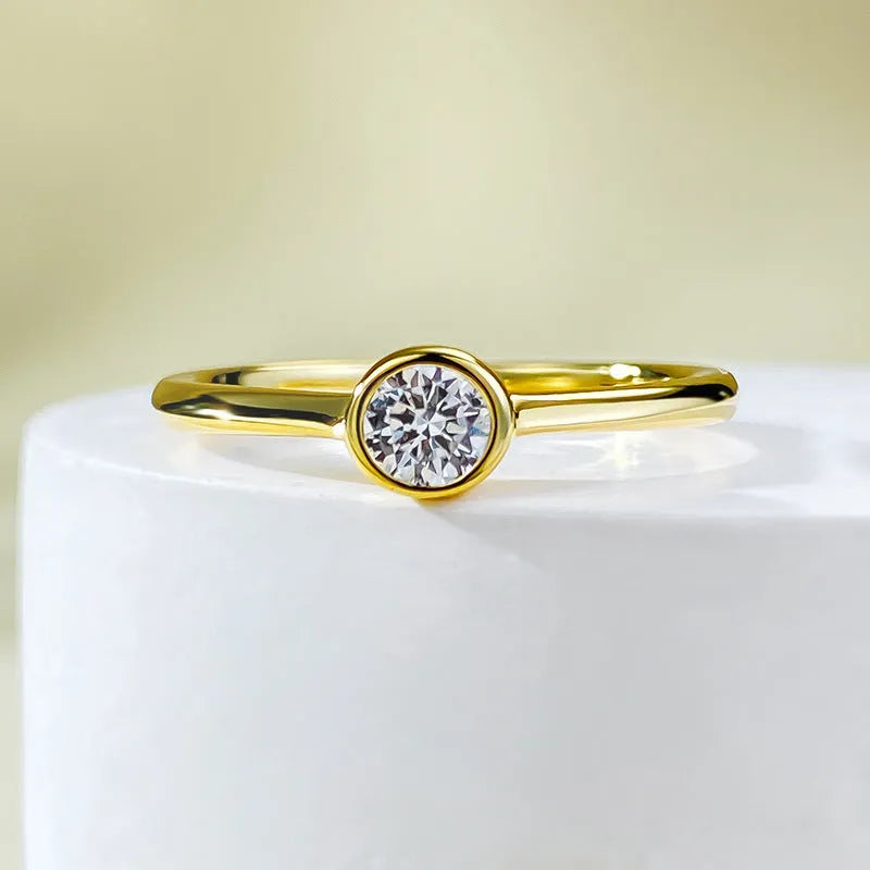 Minimalist crown shaped silver ring with linear elements in Korean Ins style