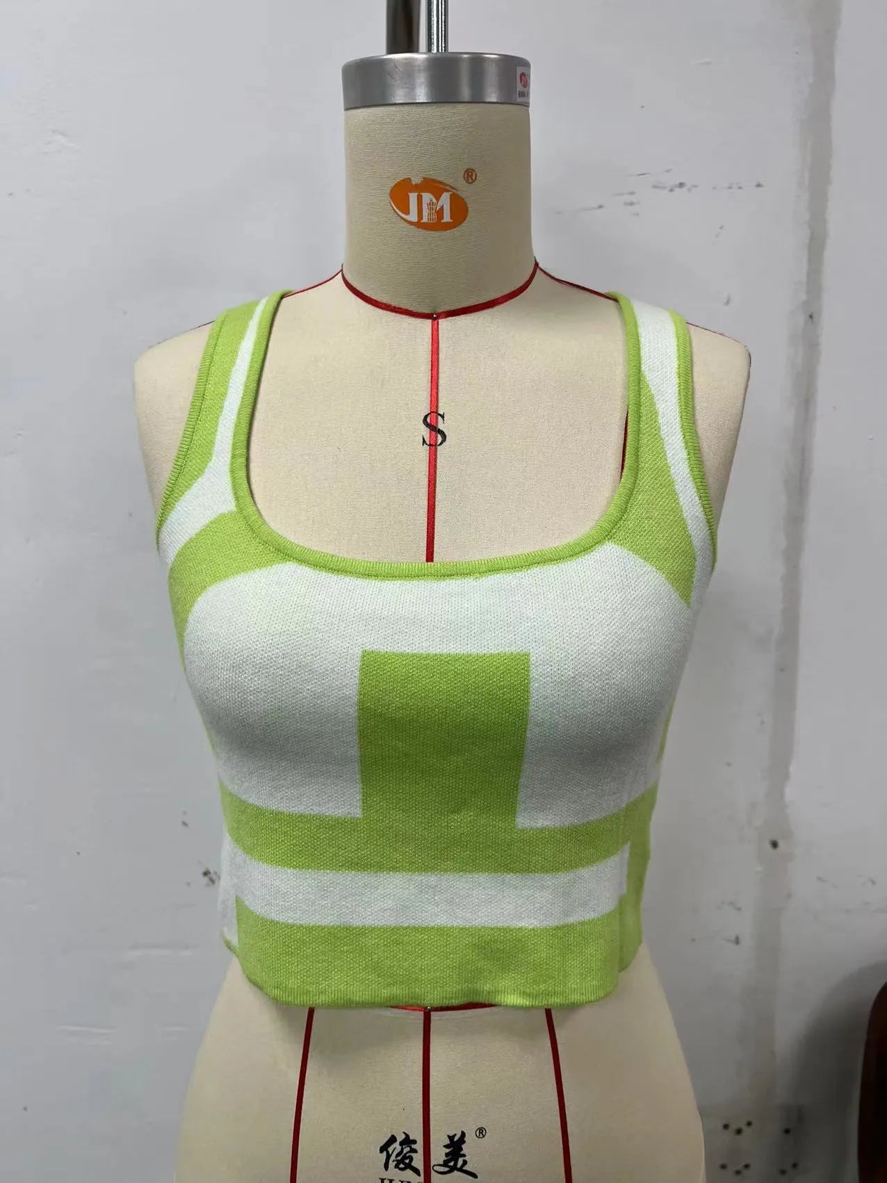 Women's U-neck camisole vest in polyester fabric with exposed navel street fashion styling