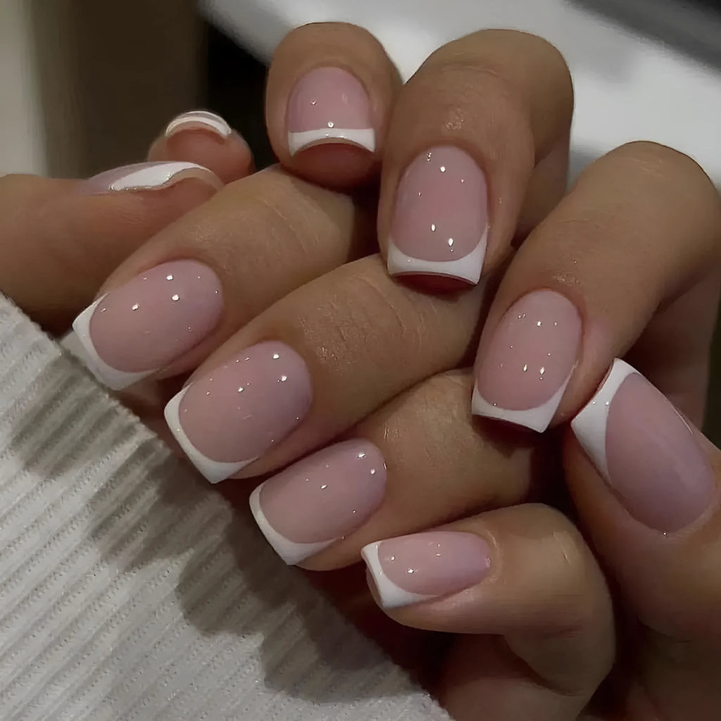 24 white fake nails with plaid patterns arranged as nail tips