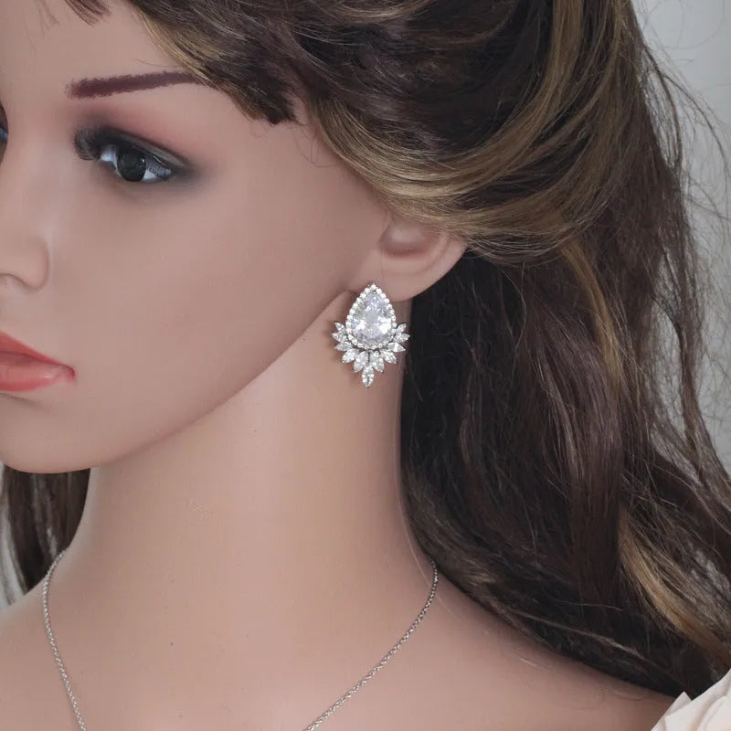 AAA jewellery chain necklace, earrings and bracelet set in blue, red or white for formal events