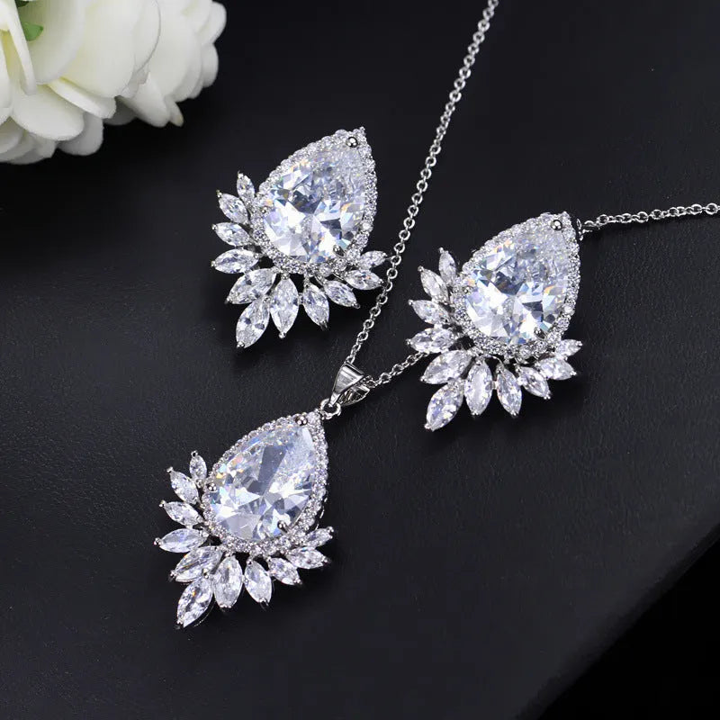 AAA jewellery chain necklace, earrings and bracelet set in blue, red or white for formal events
