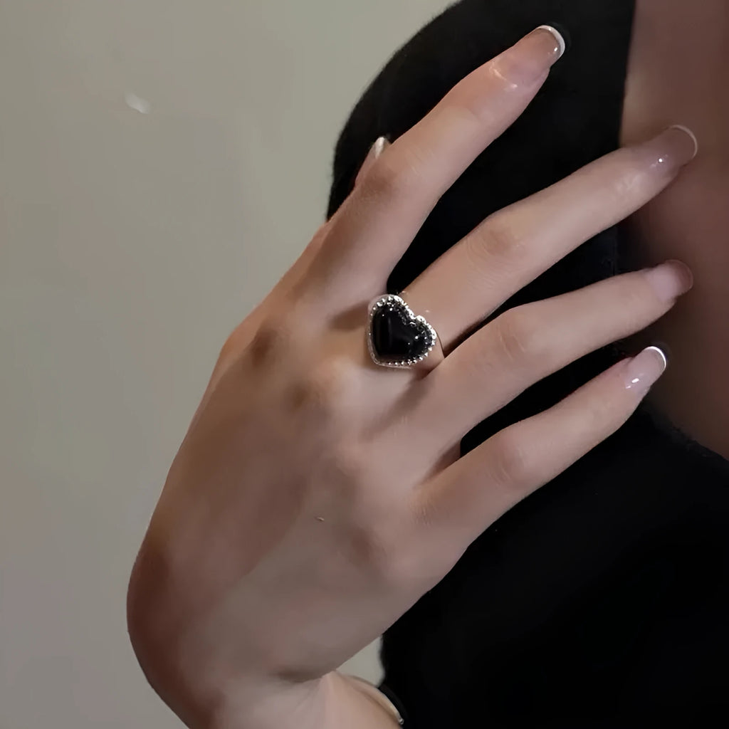 S925 sterling silver heart agate ring with adjustable open-mouth design in black colour