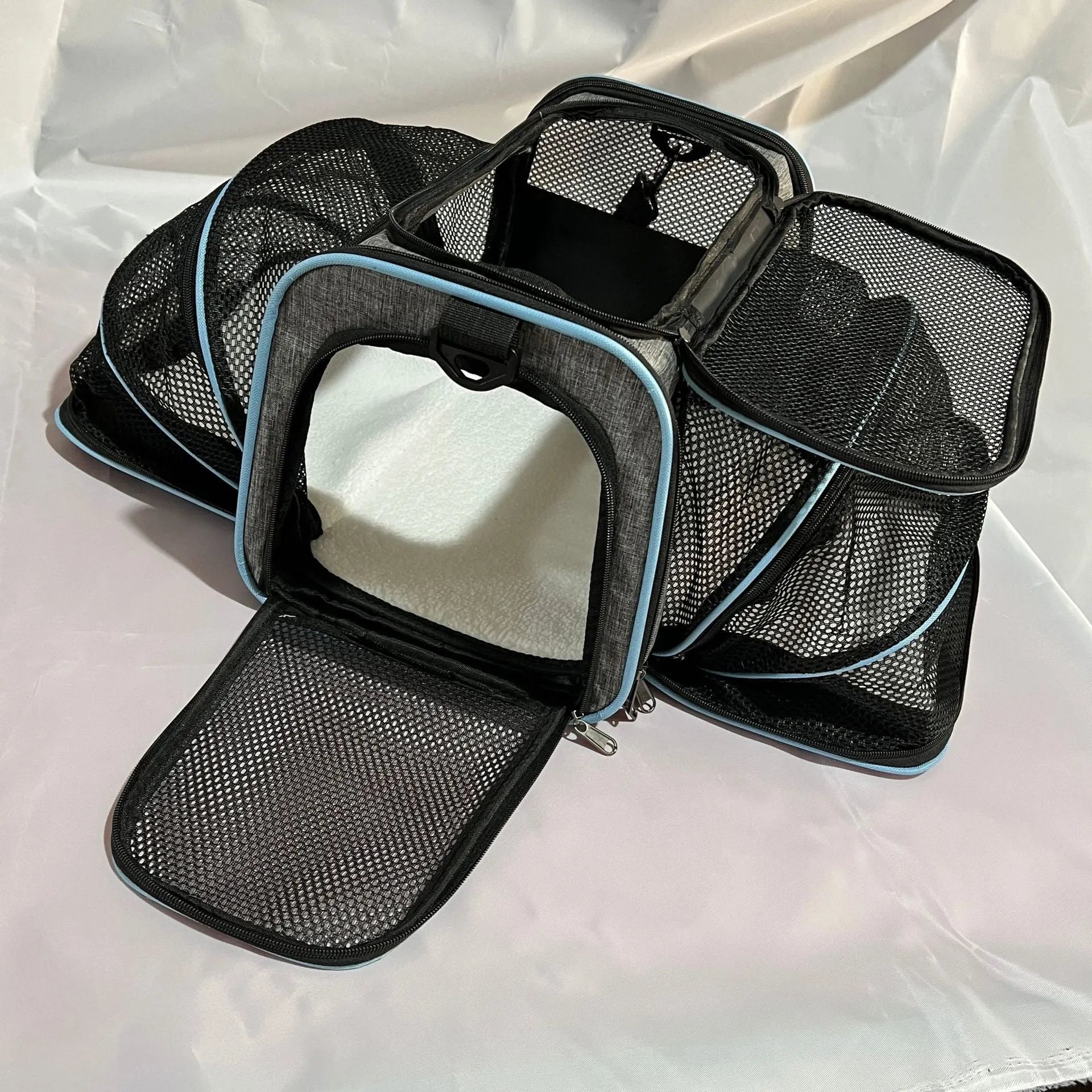 Portable cat carrier bag in 600D cation fabric with small and large size options