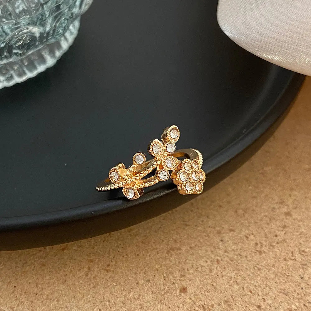 Women's copper open ring with diamond-treated flower and leaf design in gold or white colour