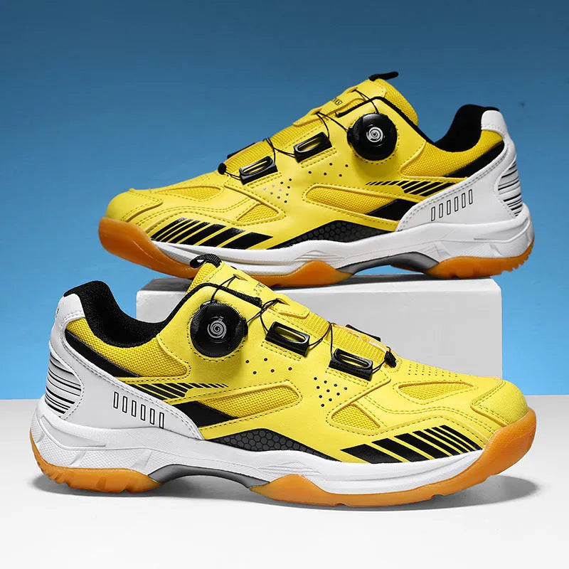 Fashion Personality unisex casual sneaker in yellow with round toe and flat heel.