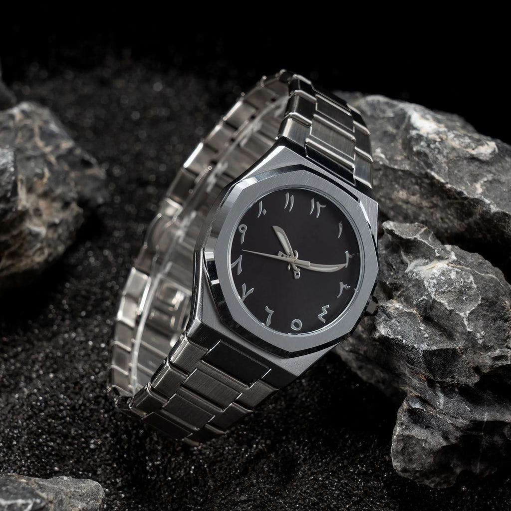 Men's business quartz watch with stainless steel strap showing three colour options