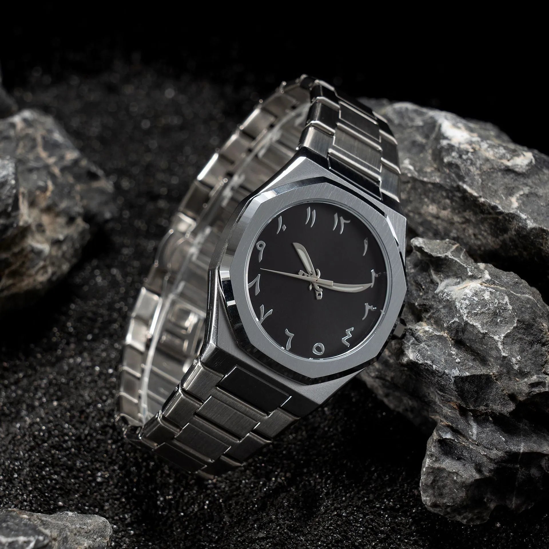 Men's business quartz watch with stainless steel strap showing three colour options