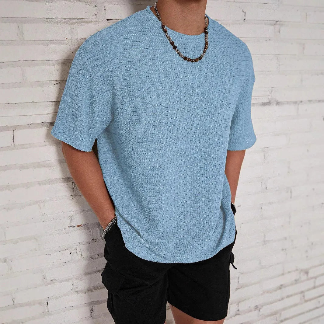 Men's slim-fit solid colour t-shirt in light blue with round neck and short sleeves
