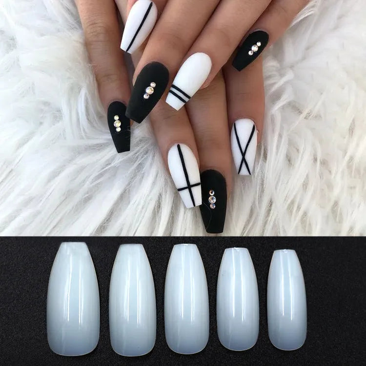 500 clear acrylic false nails in various sizes spread out on a table