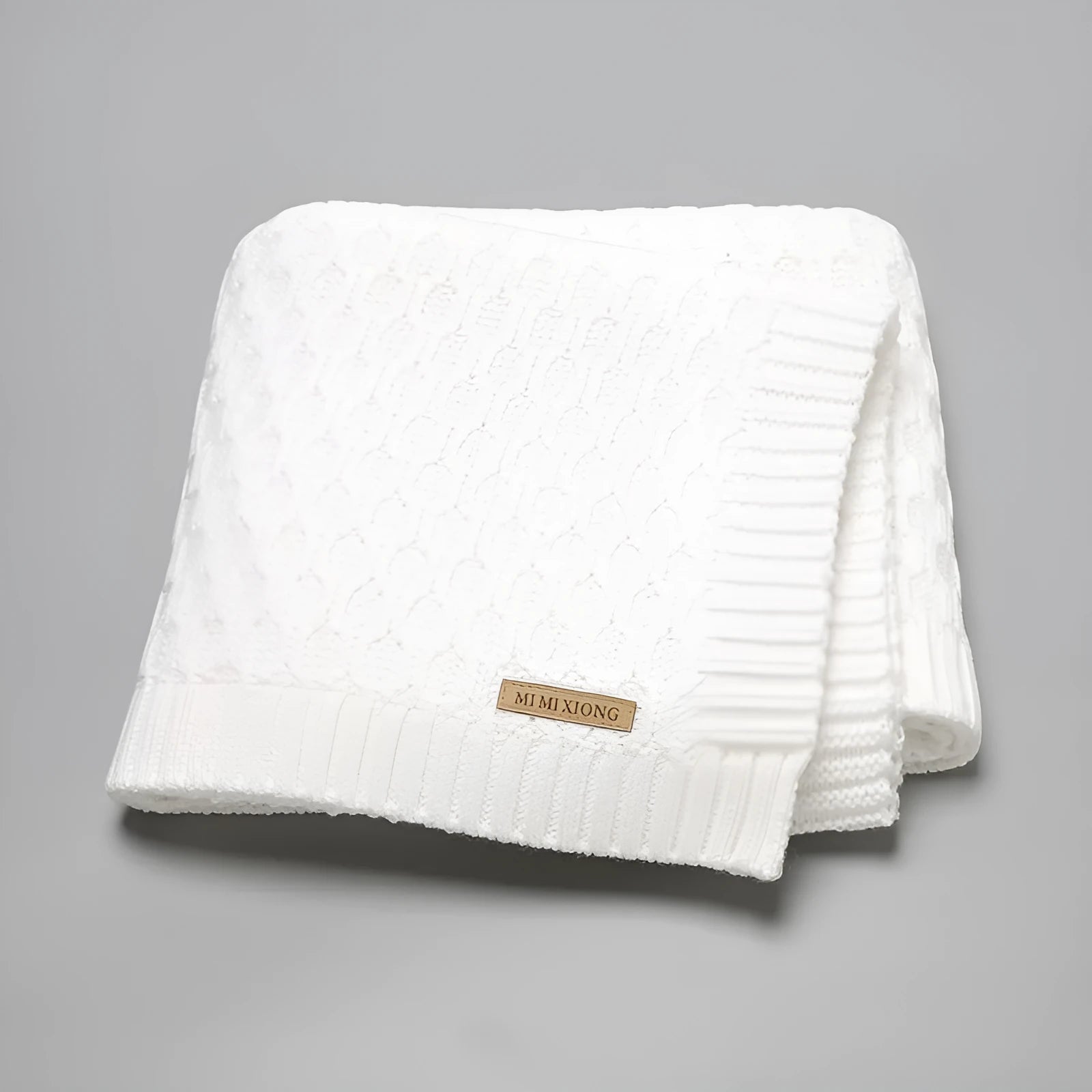 Solid colour infant hug blanket with textured lines, measuring 70 by 90 cm.