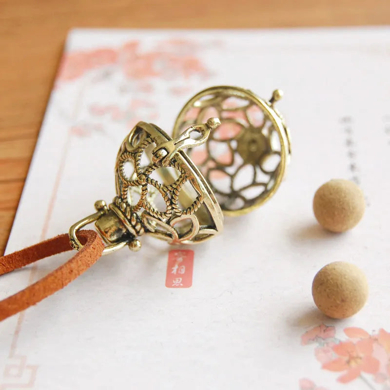 Retro hollowed-out sachet ball pendant necklace in ancient bronze alloy with 70cm chain and heart shape
