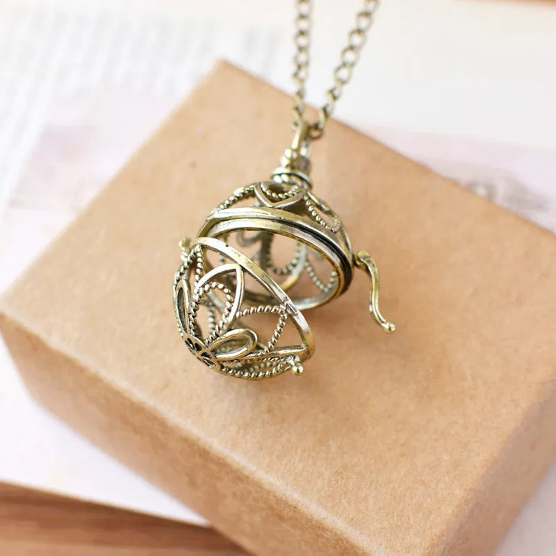 Retro hollowed-out sachet ball pendant necklace in ancient bronze alloy with 70cm chain and heart shape
