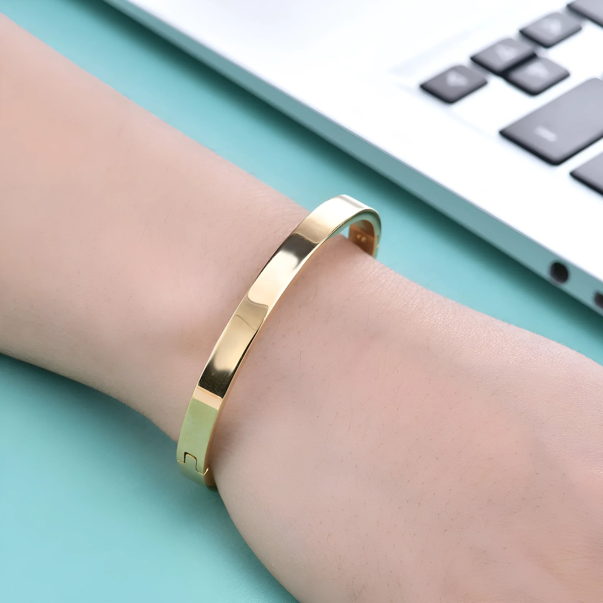 Polished stainless steel snap bracelet with oval links on plain background
