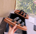 Women's Roman style sandal slippers in patent leather with sheepskin upper