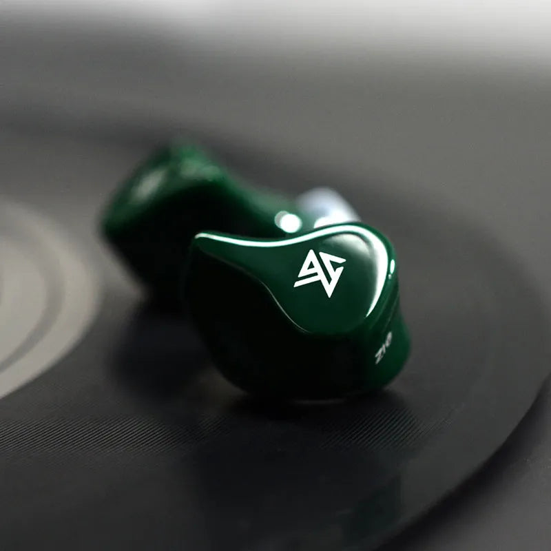 Z1 true wireless Bluetooth in-ear headphones in black or green colour.