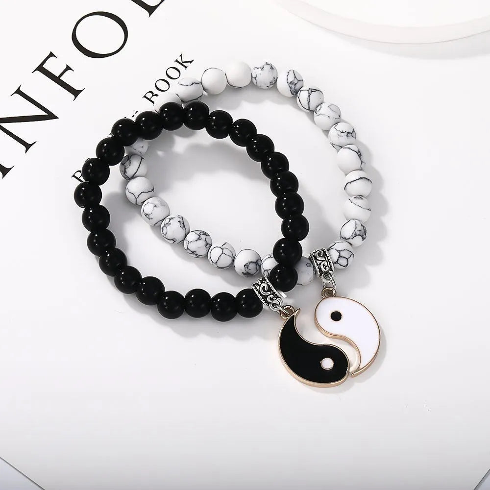 Geometric eight-diagram-shaped alloy bracelet with electroplated finish in European fashion style