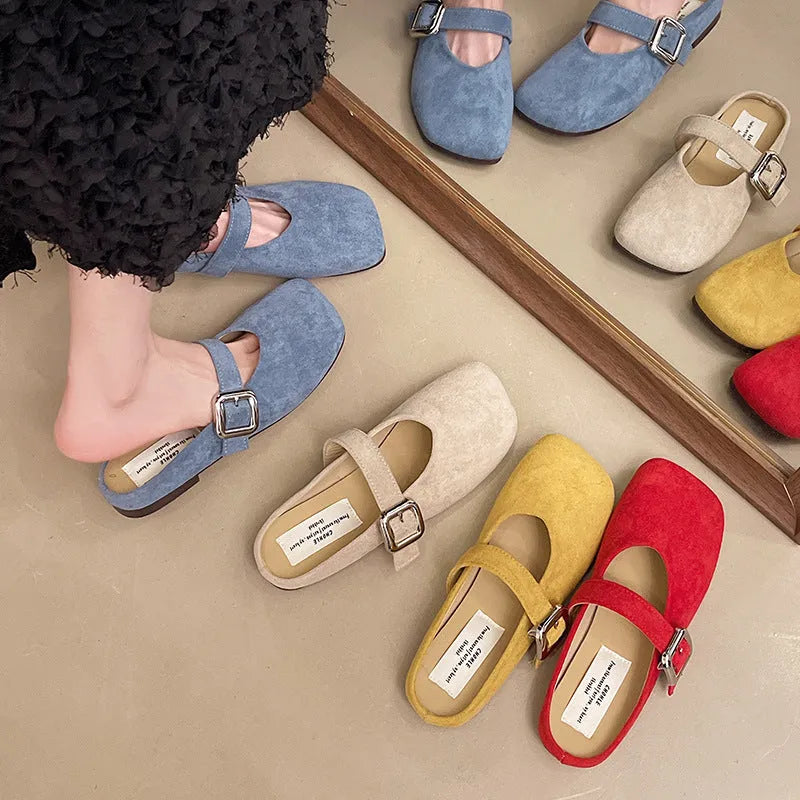 Women's flat closed toe slippers with square head design in PU material and rubber sole