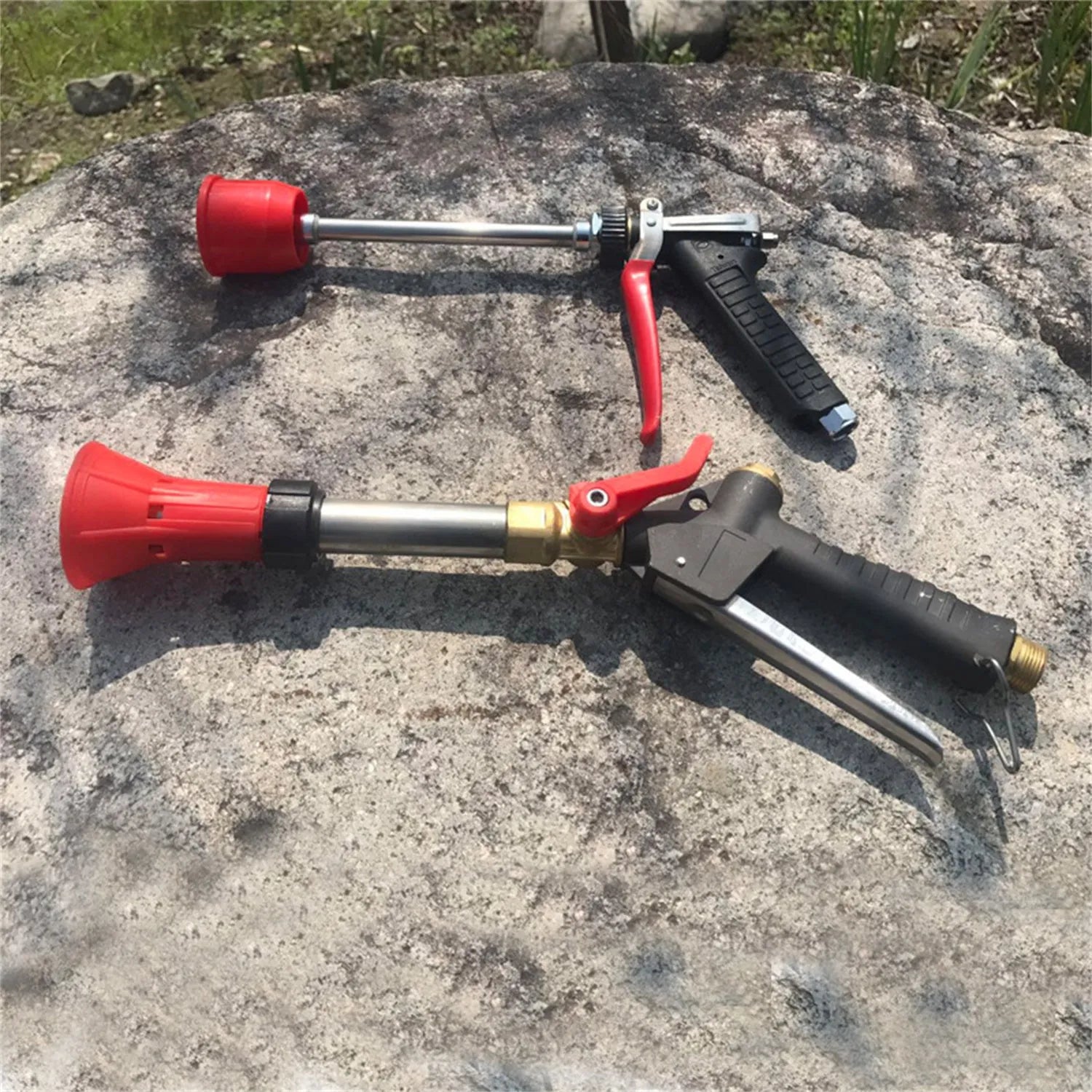 Agricultural spray gun for pesticide spraying with submachine gun design