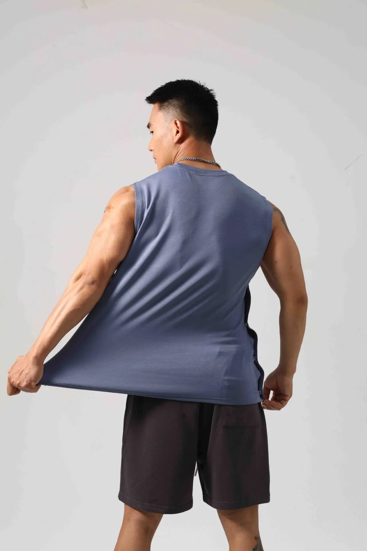Men's Korean style loose fitness vest with two-side hidden hook opening in solid colour