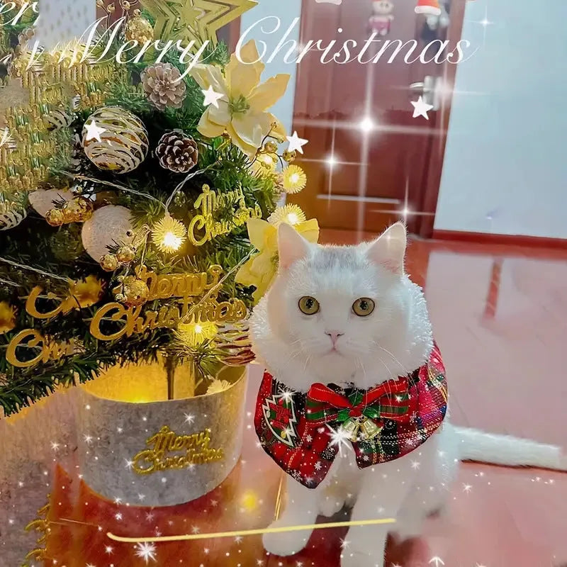 Polyester pet scarf for cat or dog in a Christmas pattern, shown in size M with 26-30cm length.