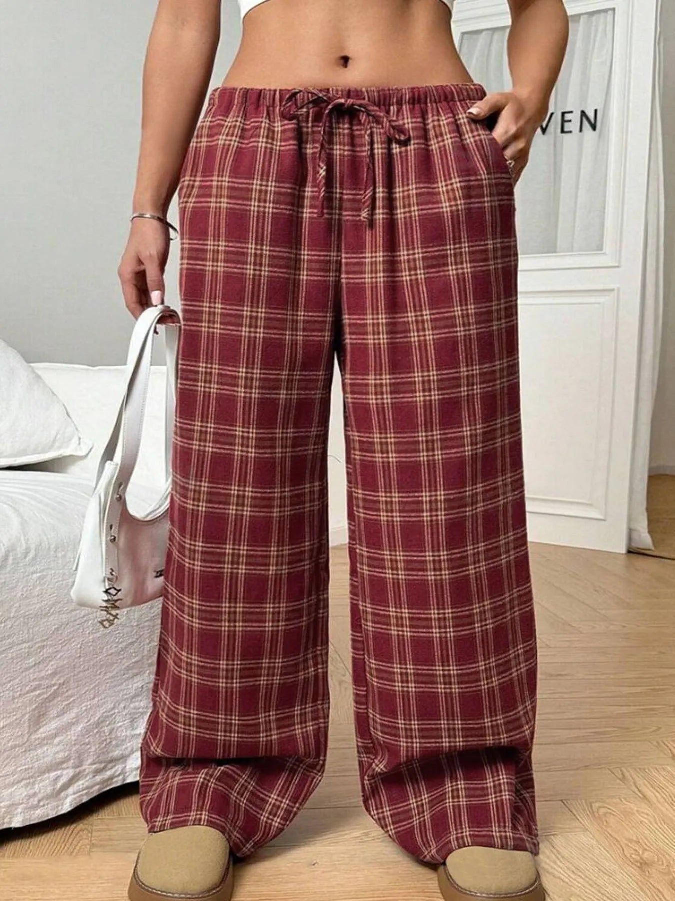Women's casual trousers with drawstring waist and plaid pocket in red or blue