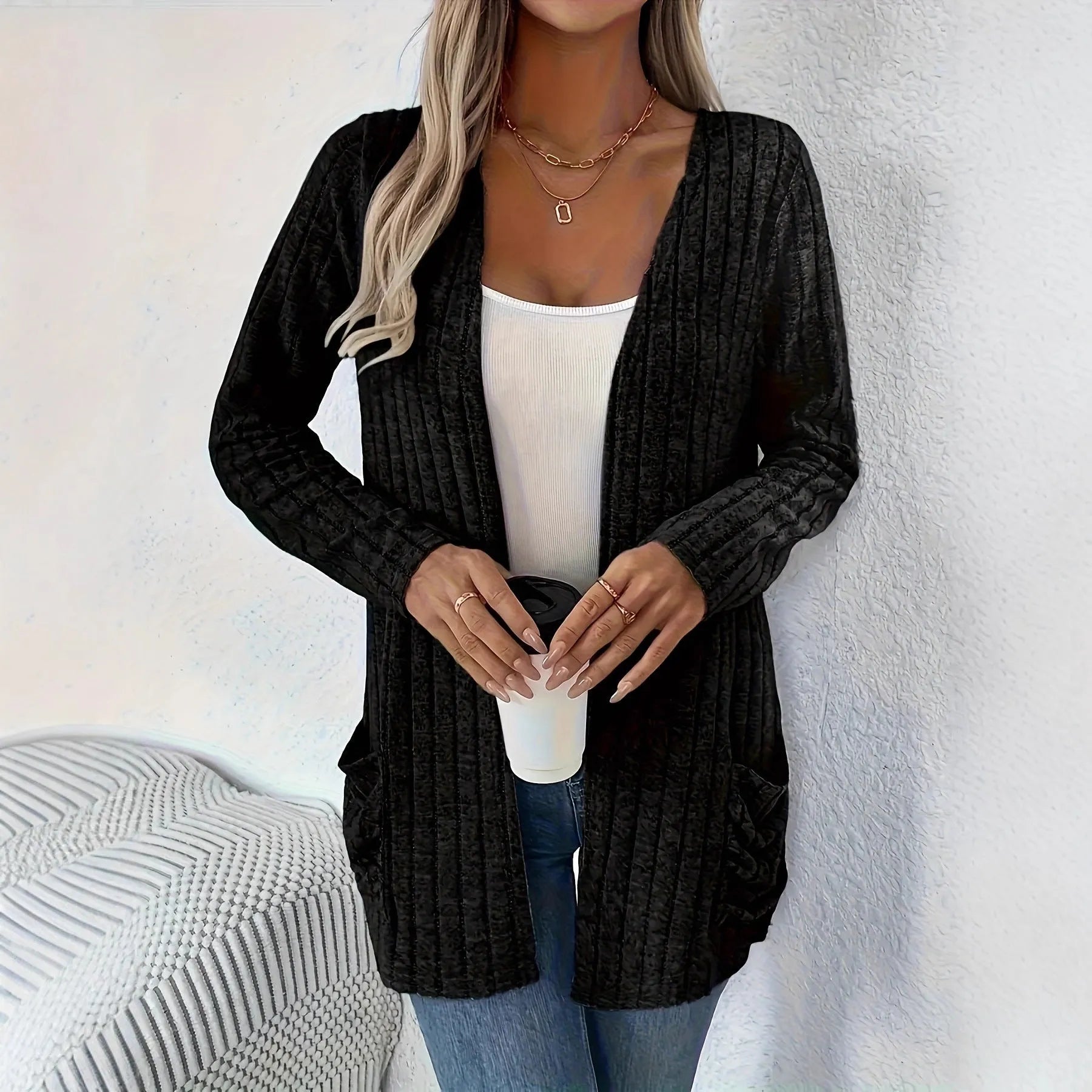 Solid colour long sleeve cardigan with front pockets in loose oversized fit